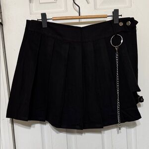 NWT Black Pleated Skort with Chain Detail Size XL
